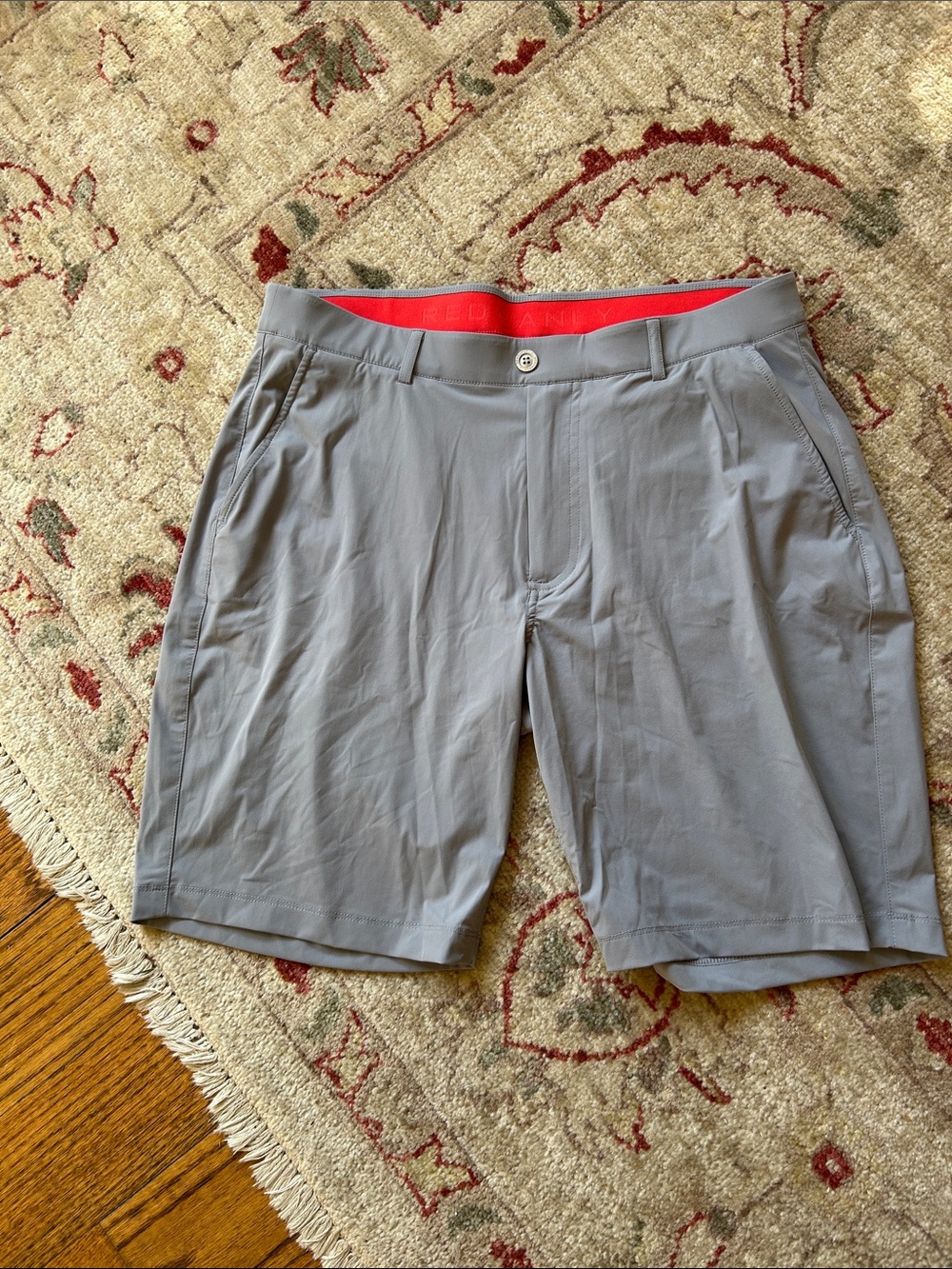 Redvanly Golf Hanover Pull On Gray Performance Shorts with Red Waistband EUC
